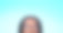 模型，戴着眼镜的女人，在蓝色的工作室背景下做广告。女性和戴眼镜的女孩在特写镜头中有清晰的视野图片下载