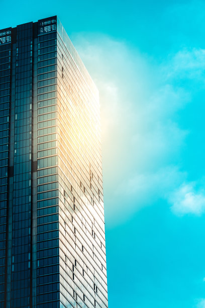 办公摩天大楼在阳光下的倒影，金丝雀码头，伦敦图片下载