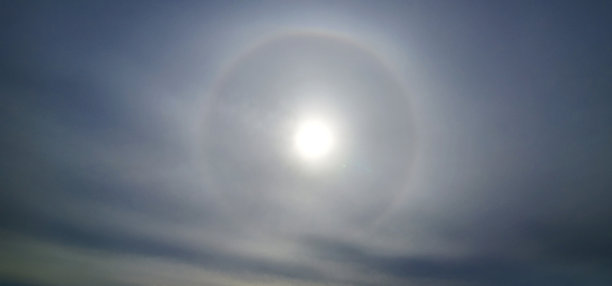 阳光在温哥华的天空中盘旋图片下载