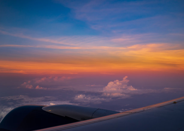 鸟瞰美丽的日落图片下载