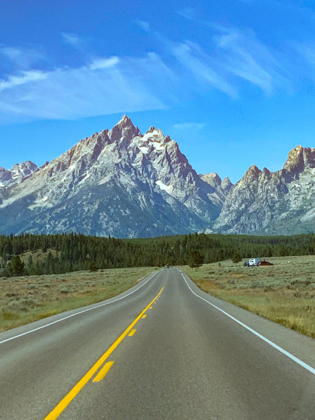通往怀俄明州大提顿国家公园的高速公路图片下载
