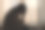 患有抑郁症的女性独自坐在卧室黑暗的角落里。女人头疼不开心的情绪。青少年焦虑绝望的心理健康问题。黑暗的基调。图片下载