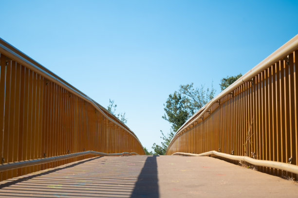 黄色行人天桥图片下载