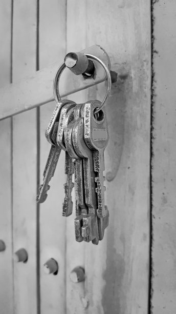 黑白风格的旧钥匙图片下载