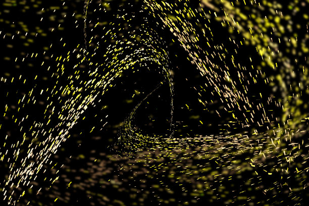 金色的颗粒在黑色的背景下延伸和汇聚，消失在远处图片下载