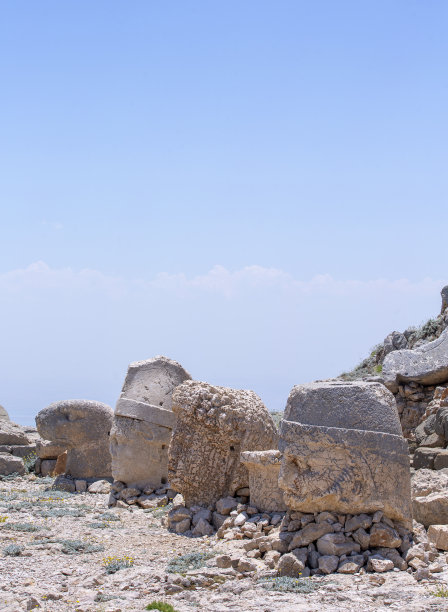 Nemrut山是一座2150米高的山，位于土耳其Adıyaman省。图片下载