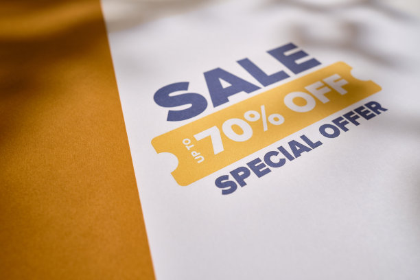 销售旗帜。特价标签。最高打七折。节日折扣徽章。当季特价，大甩卖。店铺创意广告。购物模板海报和横幅图片下载