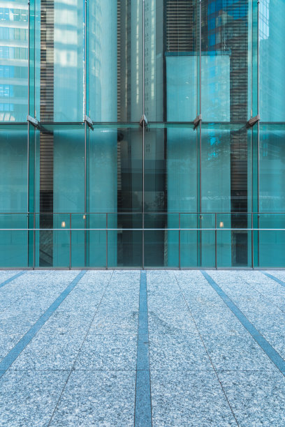 楼前的开放区域图片下载