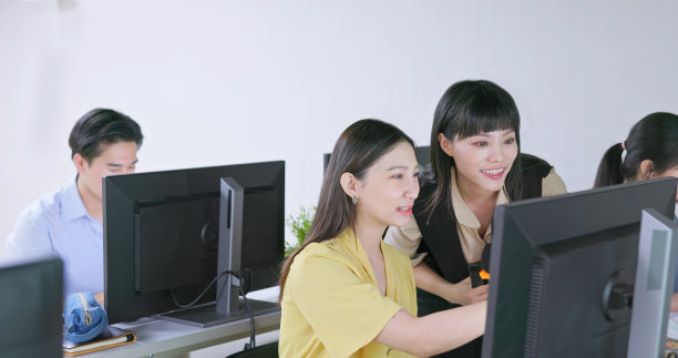 成人教育班教师图片下载