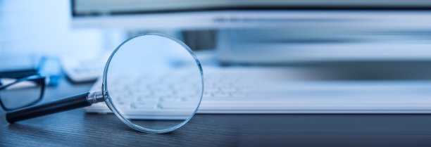 带键盘的放大镜图片下载