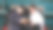 特写手穿西装的汽车修理工在车库里工作，修理工谈了谈客户同意的成功修车，提交了接车的合同，两人满意地握了握手。图片下载