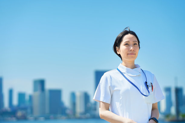 一个穿白大褂的女人图片下载