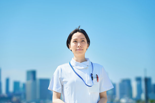 一个穿白大褂的女人图片下载