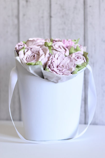 和风花。自制的棉花糖。装在花盒里。图片下载