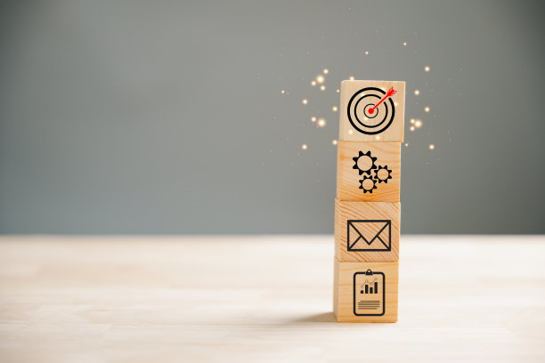 木块包括桌子上的步骤与行动计划图片下载