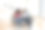 夫妻和儿子在开放式厨房里讲故事图片下载