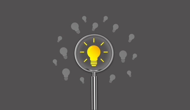 灯泡里的放大镜创意概念的搜索和发现最好的商业创意。发光的灯。深灰色背景。创新和创造力图片下载