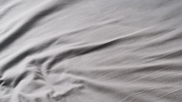 柔软床单上的睡眠面膜和睡眠图标。睡前的概念。文本的高角度视图复制空间。世界睡眠日概念图片下载