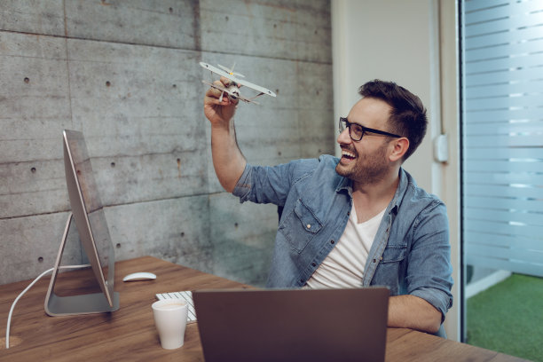 它是怎么飞的?图片下载