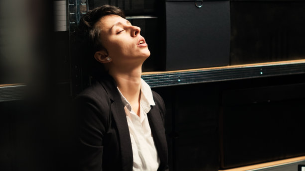 失意的犯罪专家上任图片下载