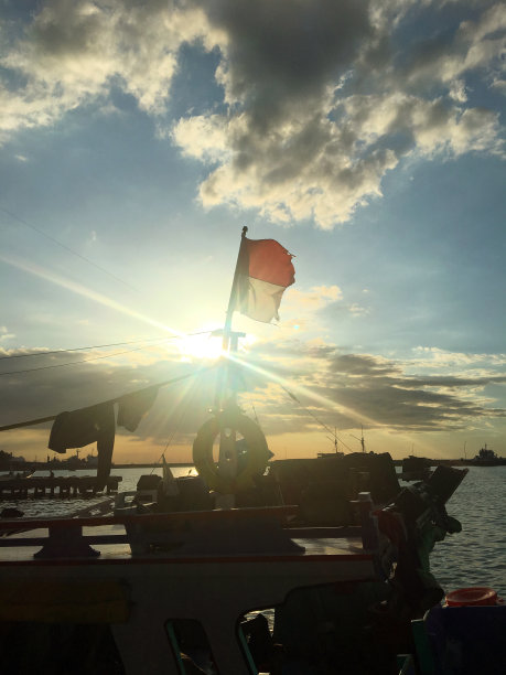 船上的旗帜图片下载