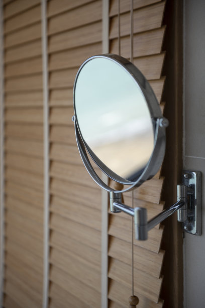 圆形放大滑动镜与安装不锈钢臂图片下载