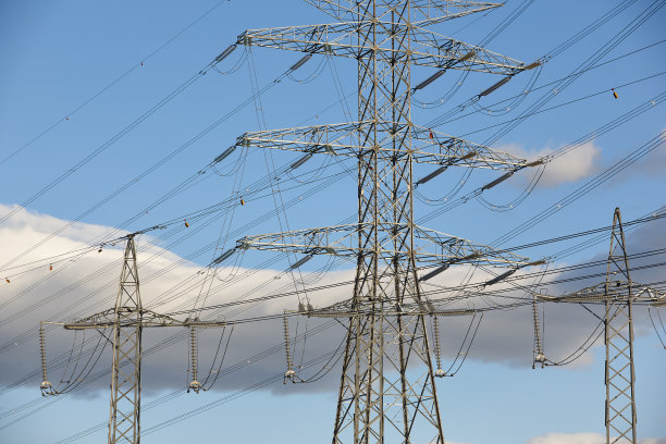 电力线塔。能源产业。工业配电。可再生能源的生产图片下载