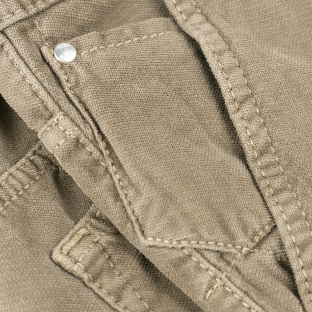 米色代表天鹅绒裤子和口袋细节图片下载
