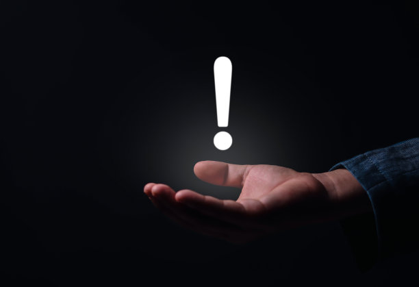 商人手上显示白色感叹号的错误通知中图片下载