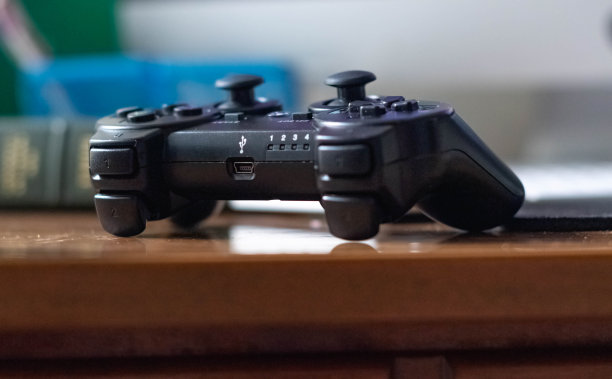 游戏控制器复制空间背景技术主题图片下载
