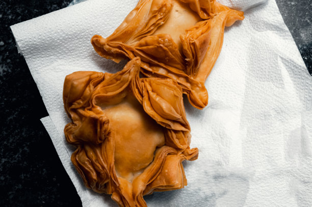 美味的片状:一步一步的旅程，制作油炸酥饼与甘薯馅，油炸猪油，并与糖浆图片下载