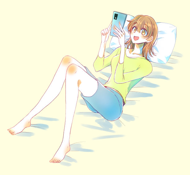 一个躺着也能愉快地操作智能手机的女人图片下载