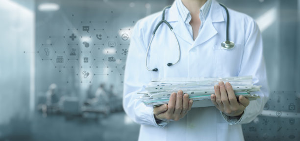 医疗接待员带着文件图片下载