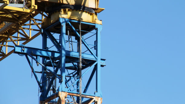 生锈的塔吊图片下载