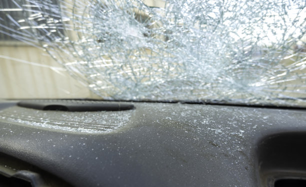 玻璃车祸图片下载