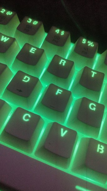 游戏键盘的LED灯照片图片下载