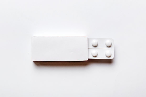 空白的白色产品包装盒模型。打开空白药品盒与吸塑顶部视图图片下载