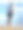 新加坡东公园海滩，印度男游客在度假时站在沙滩上望向大海的特写照片，潮水来了，沙滩上的波浪破碎，晴朗的蓝色多云的天空，后视图图片下载