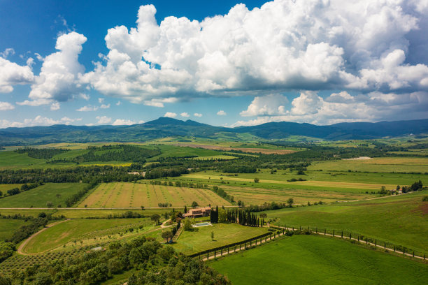 克里特岛塞内西岛春天的绿色田野意大利托斯卡纳图片下载