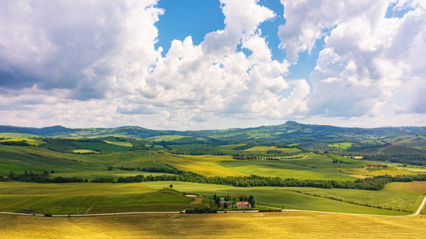 克里特岛塞内西岛春天的绿色田野意大利托斯卡纳图片下载