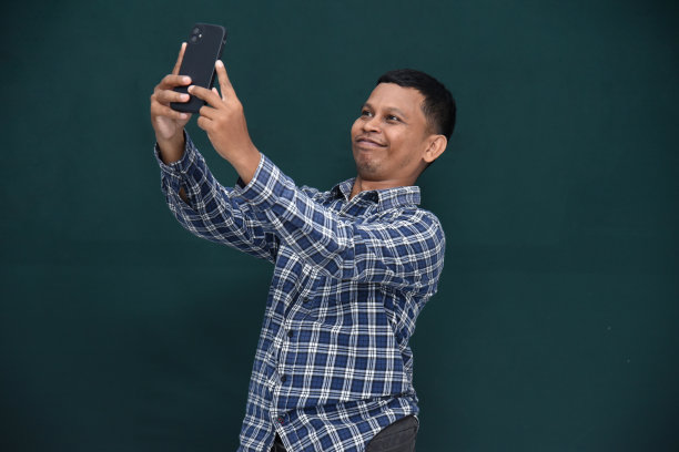 亚洲年轻人自拍图片下载