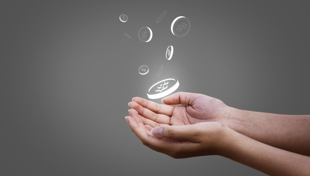 人抓钱，硬币落在灰色背景的手图片下载