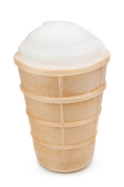 香草冰淇淋在华夫杯隔离在白色图片下载