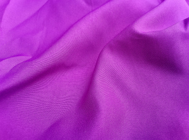 皱巴巴的紫色棉布图片下载
