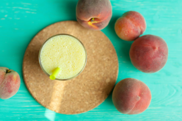 一杯鲜桃图片下载