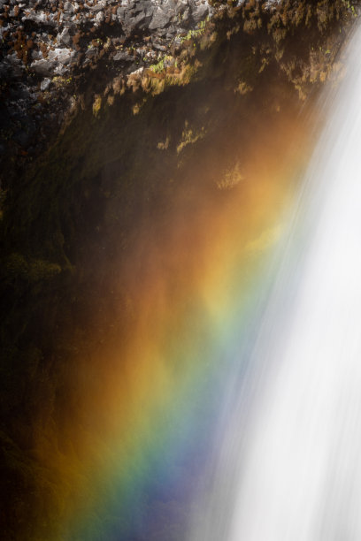瀑布雾彩虹图片下载