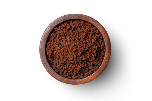 咖啡粉(速溶咖啡，咖啡粉)在木碗上隔离白色图片下载