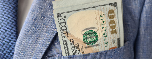 口袋里揣着美钞的商人特写图片下载