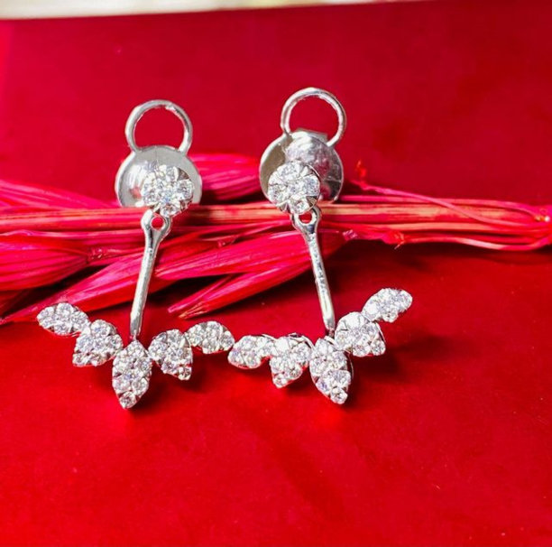 豪华钻石首饰，戒指，耳环，项链，手链图片下载