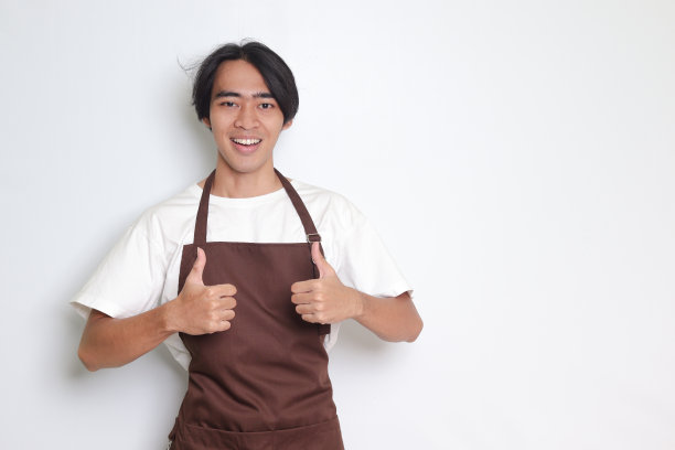 亚洲咖啡师竖起大拇指的手势图片下载